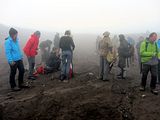 Am Gipfel des Gorely: Nebel und einsetzender Niesel!
